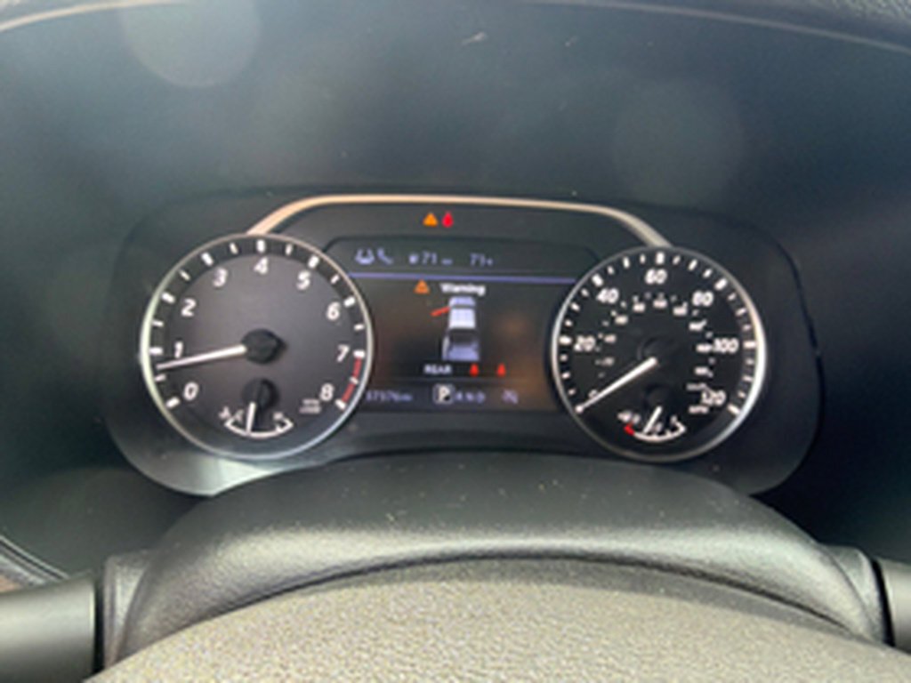 Used 2024 Glacier White Nissan S image 33