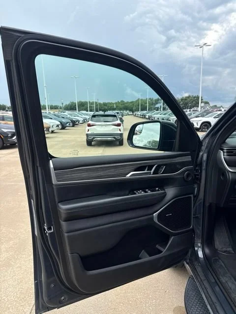 2024 Jeep Wagoneer L Series II - Photo 8