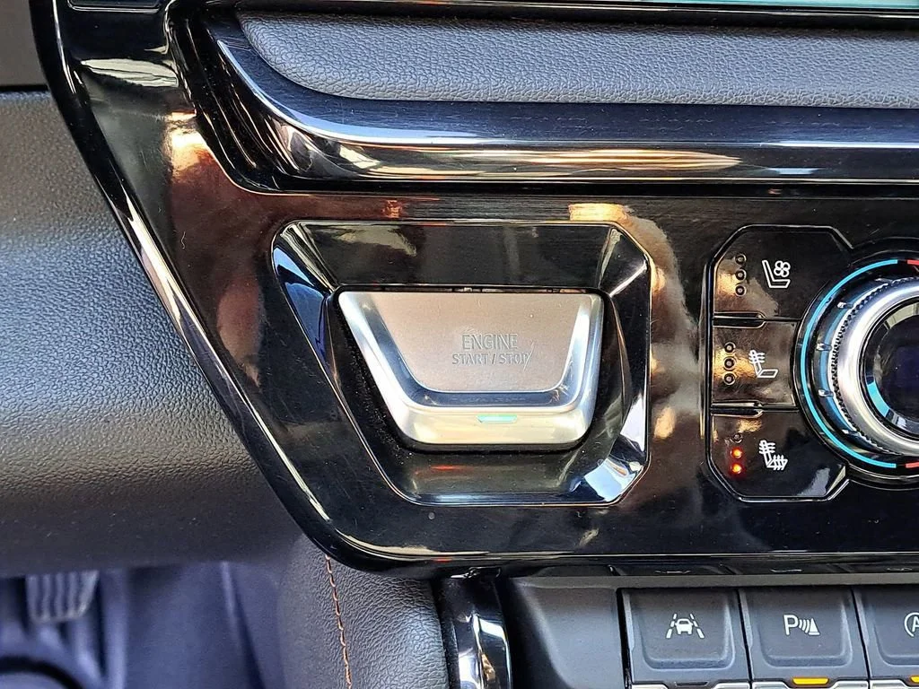 Used 2023 Summit White GMC AT4 image 12