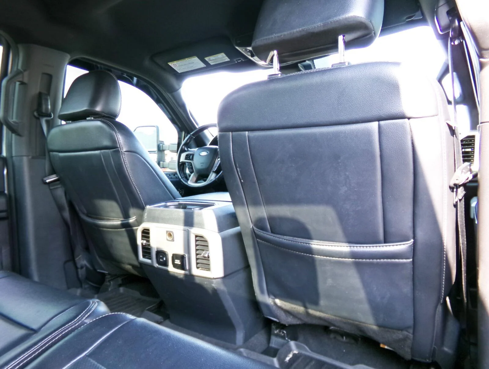 Used 2022 Iconic Silver/Carbonized Gray Ford Lariat image 15