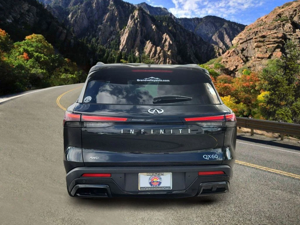 Used 2022 Black INFINITI LUXE image 4