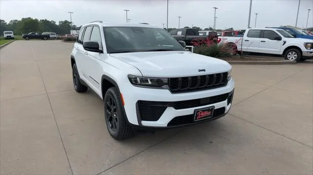 New 2026 Bright White Clear-Coat Exterior Paint Jeep Altitude image 3