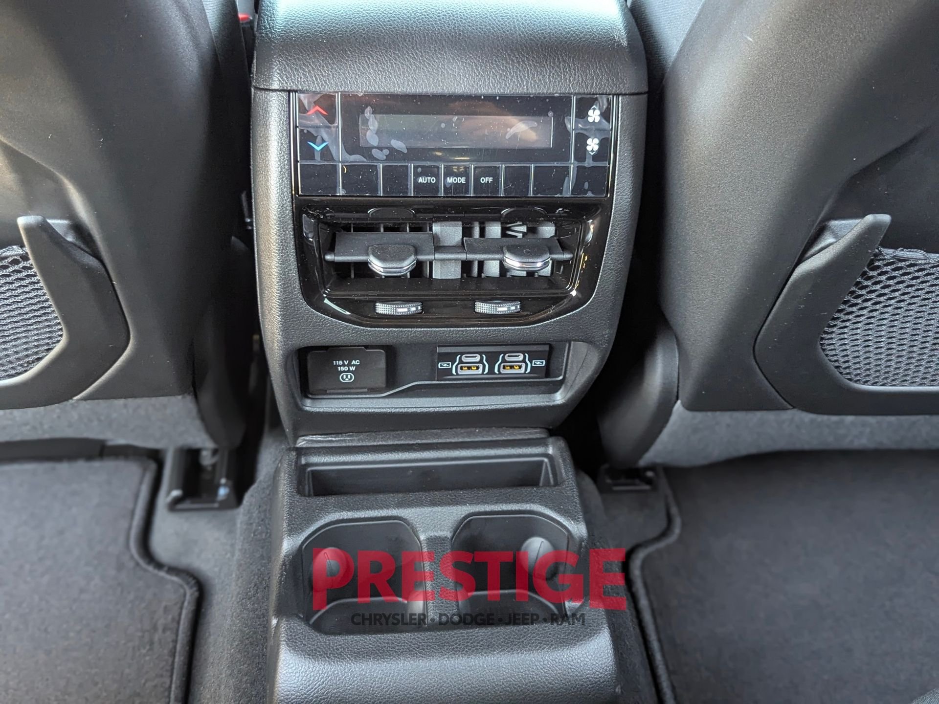 New 2026 Diamond Black Crystal Pearlcoat Jeep Laredo image 27