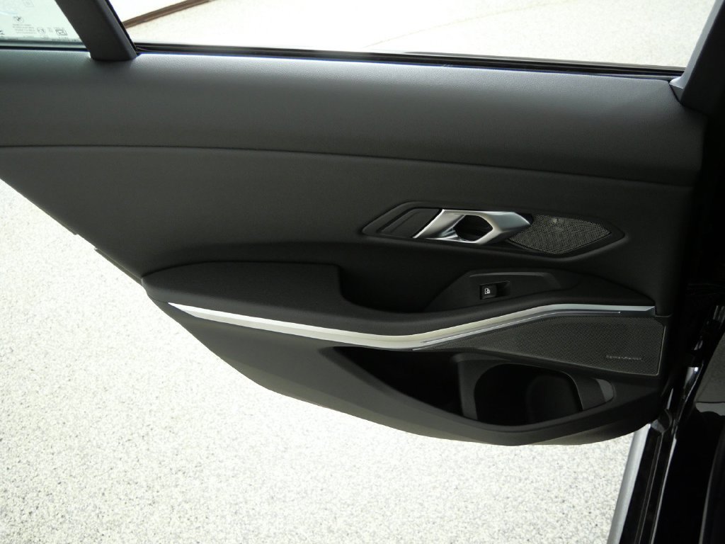 New 2026 Black Sapphire Metallic BMW 330i xDrive image 29
