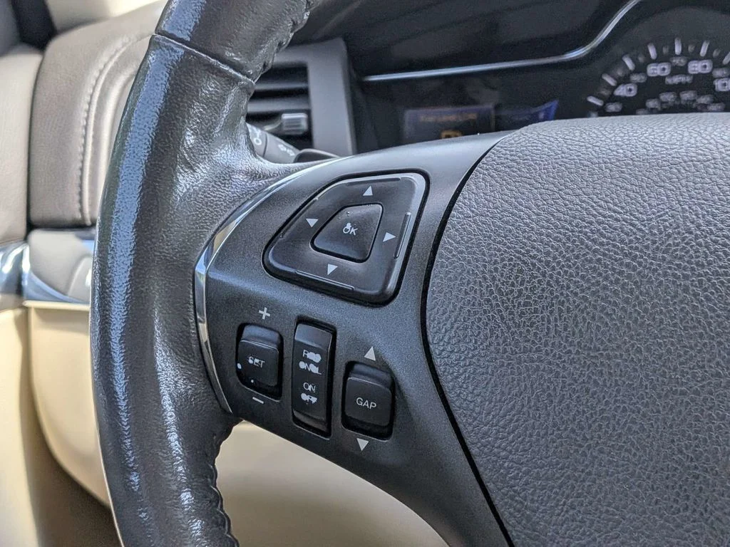 Used 2013 Beige Lincoln Base image 22
