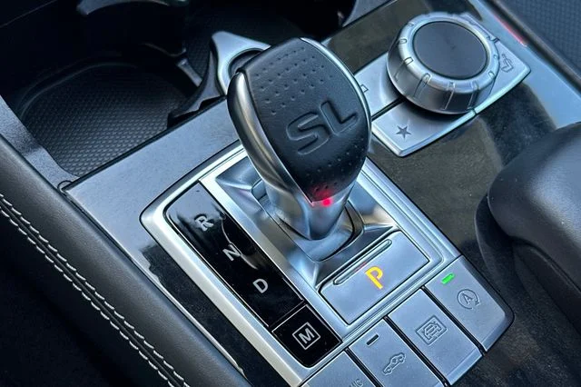 Used 2019  Mercedes-Benz SL 550 image 21
