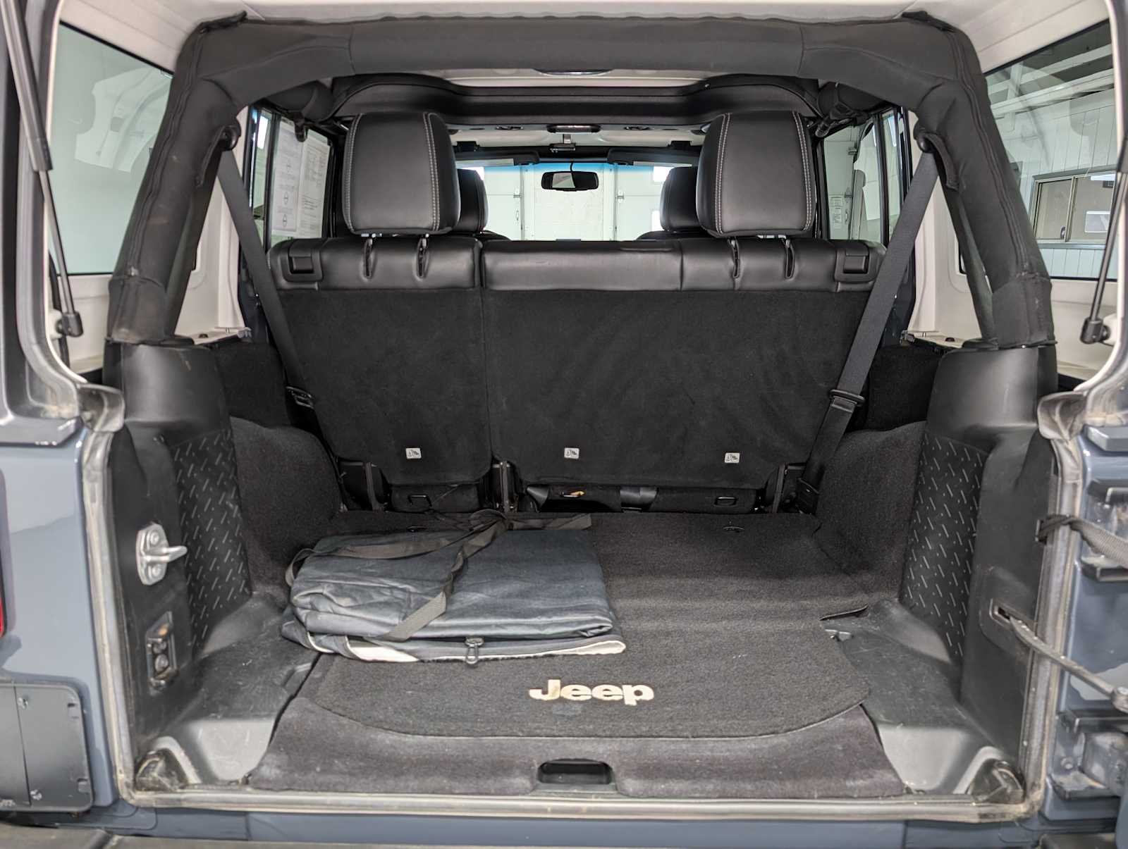 Used 2017 Rhino Clearcoat Jeep Rubicon image 37
