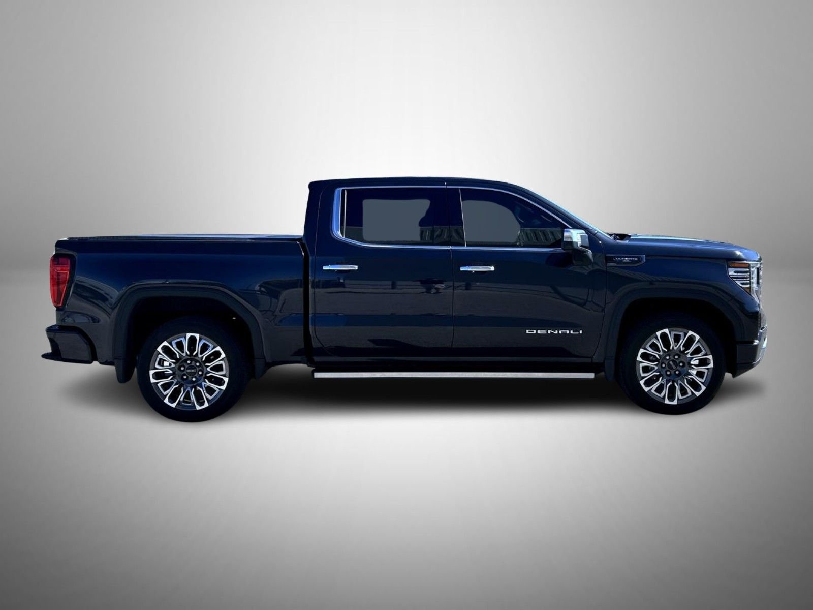Used 2024 Silver GMC Denali Ultimate image 4
