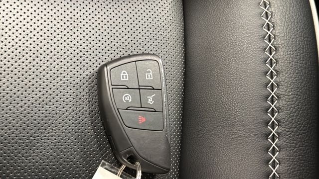 Used 2024 White Frost Tricoat GMC Denali image 43