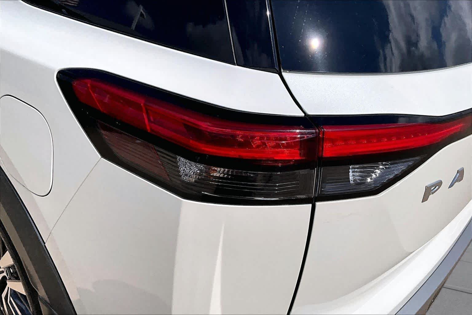 Used 2022 Pearl White Tricoat Nissan Platinum image 28