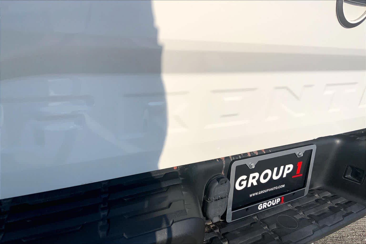 Used 2022 Glacier White Nissan S image 27