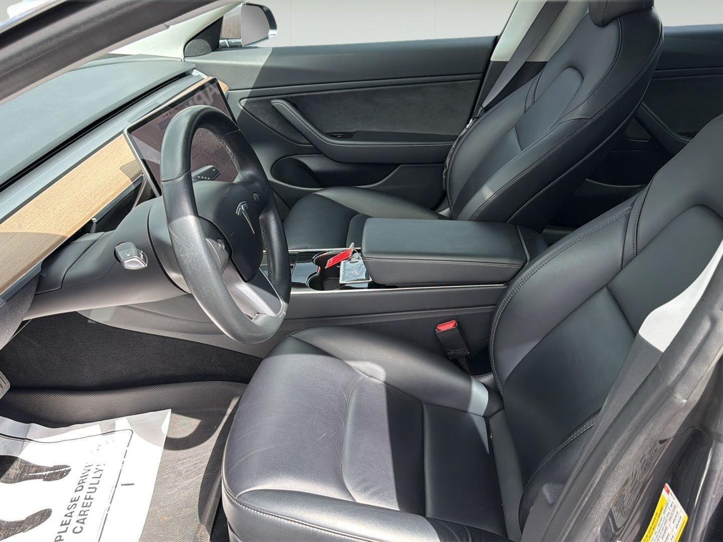 Used 2018  Tesla Long Range Battery image 11