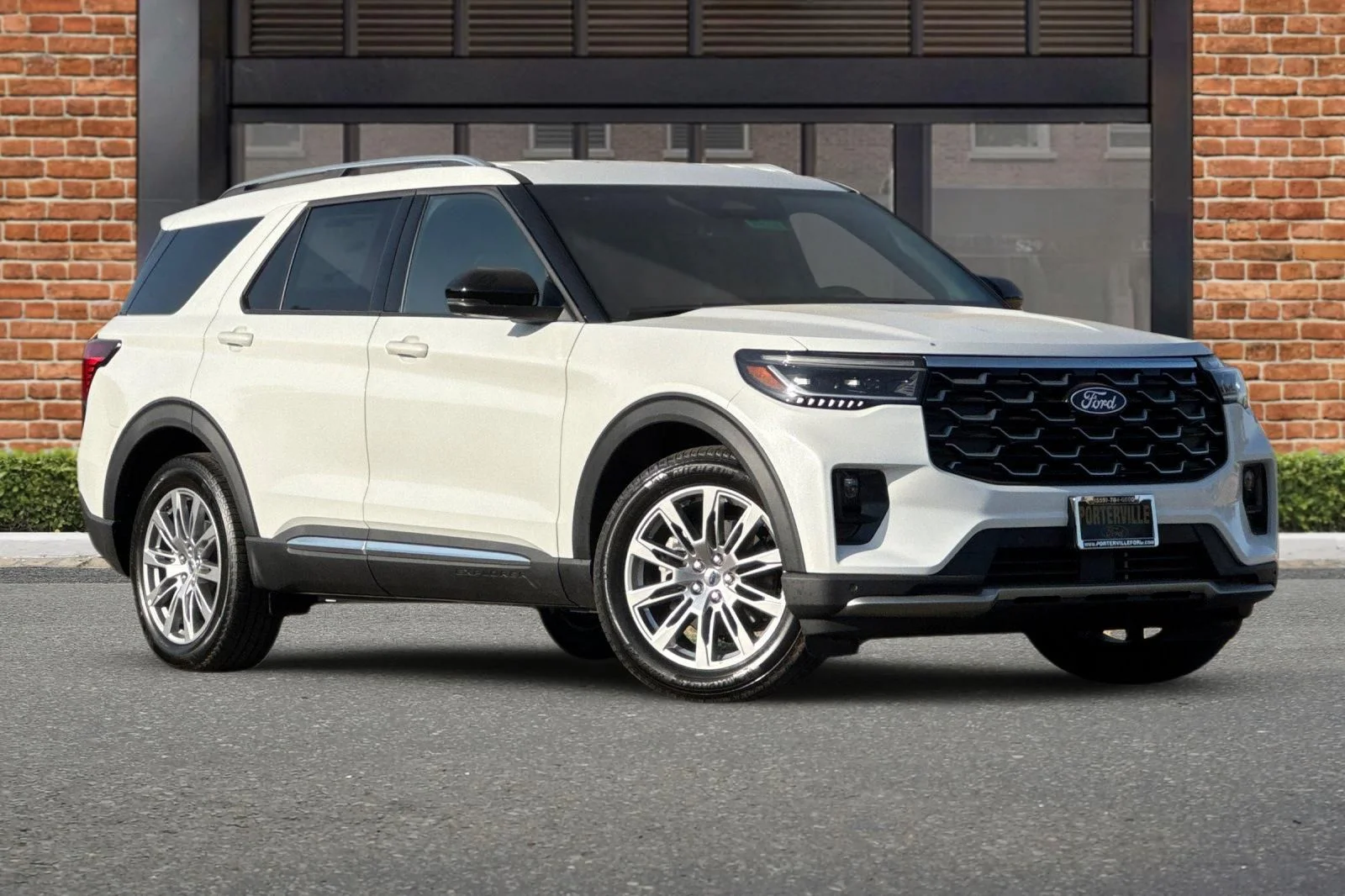New 2027 Star White Metallic Tri-Coat Ford Platinum™ image 2