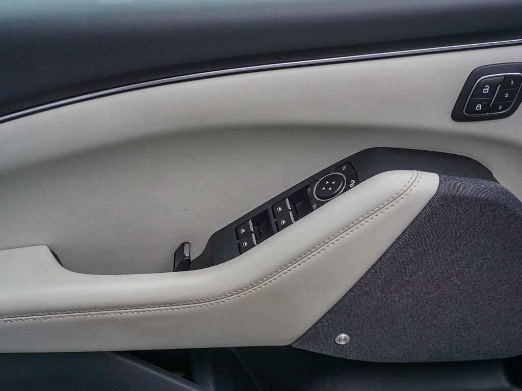 Used 2022 White Ford Premium image 19