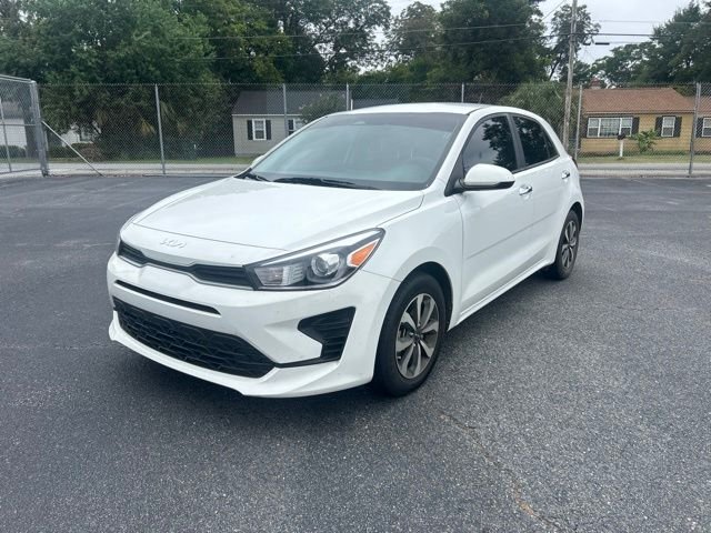 Used 2023 White Kia S image 1