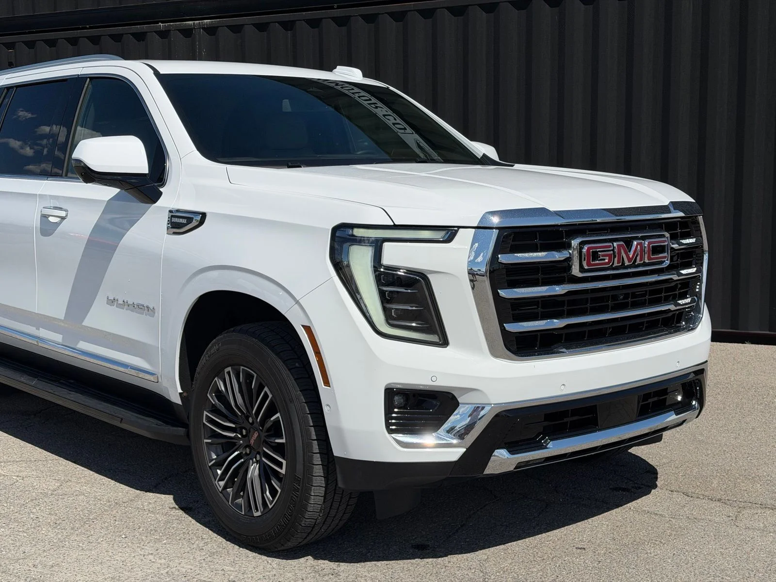 Used 2025 White GMC Elevation image 3