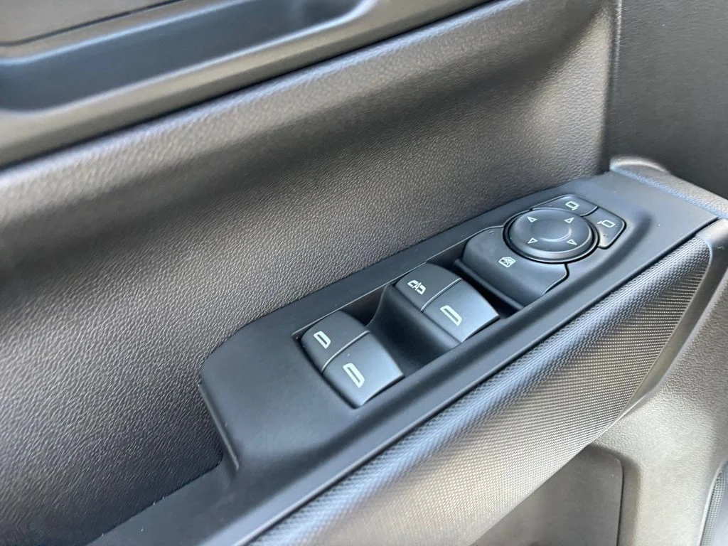Used 2025 White Chevrolet Custom image 20