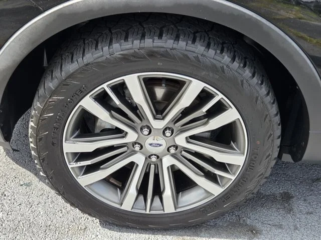 Used 2018 Black Ford Platinum image 17