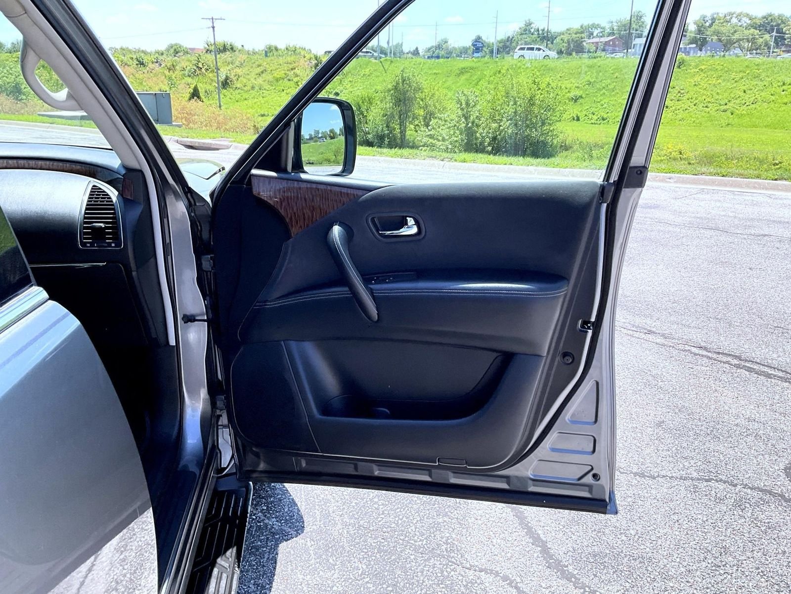 Used 2019 Gray Nissan SV image 16