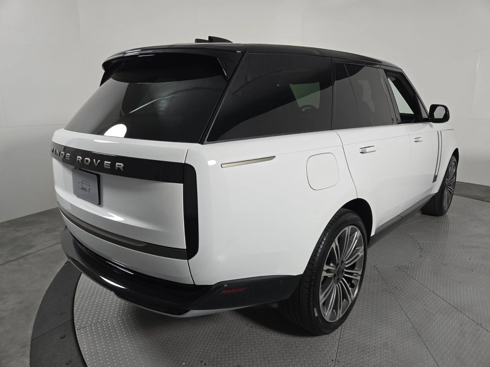 New 2026 Fuji White Land Rover SE image 2