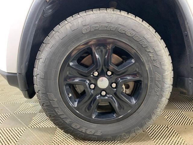 Used 2017 White Jeep Laredo image 33
