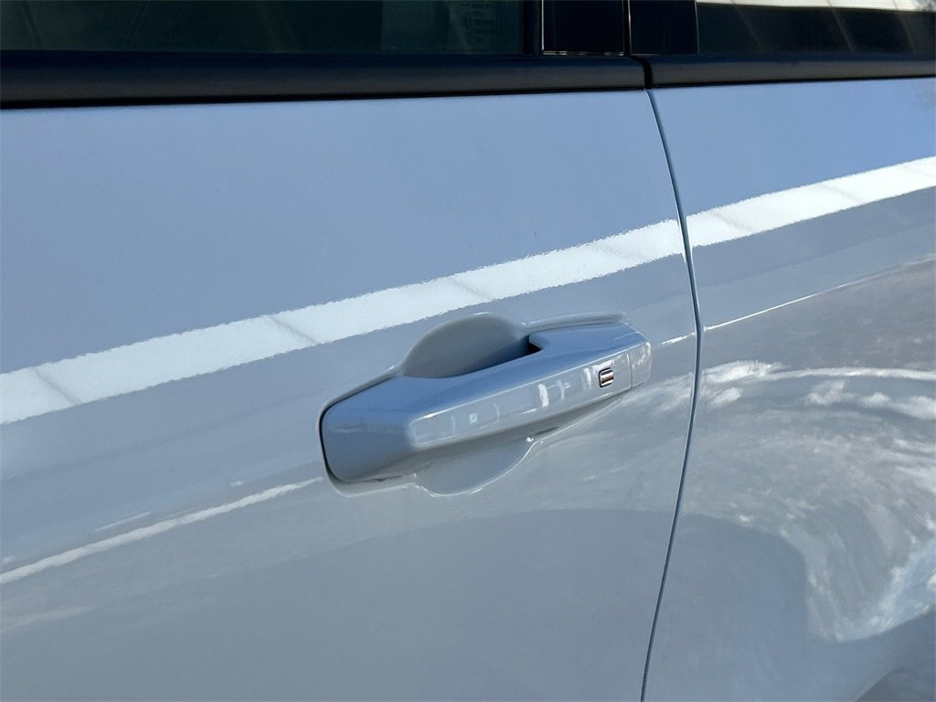 2026 GMC ACADIA - Image 12