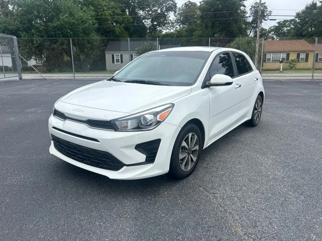 Used 2023 White Kia S image 1