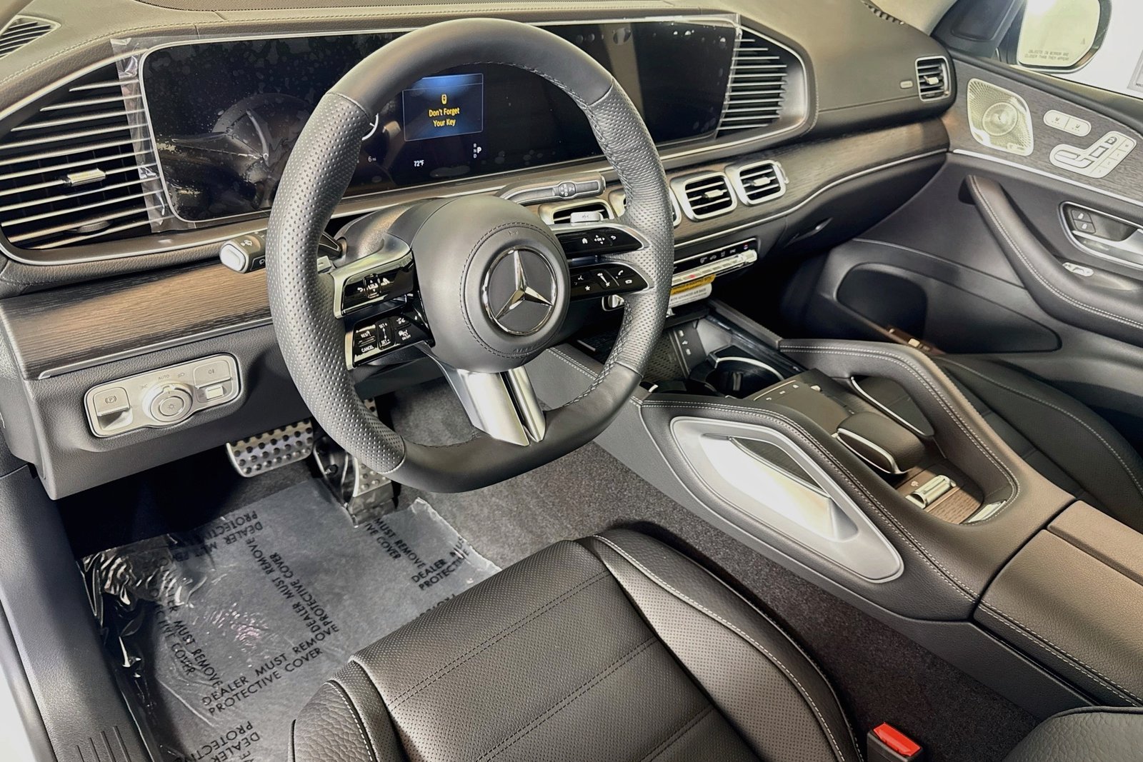 New 2026 MANUFAKTUR Moonlight White Metallic Mercedes-Benz GLS 450 image 9