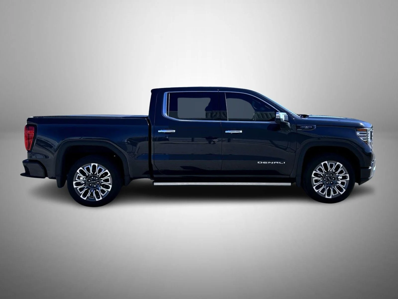 Used 2024 Silver GMC Denali Ultimate image 4