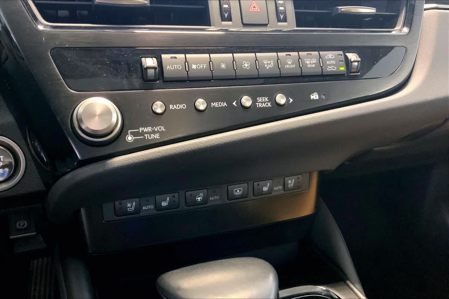 Used 2024 Obsidian Lexus Ultra Luxury image 34