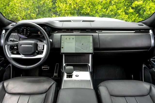 Used 2024 White Land Rover SE image 22