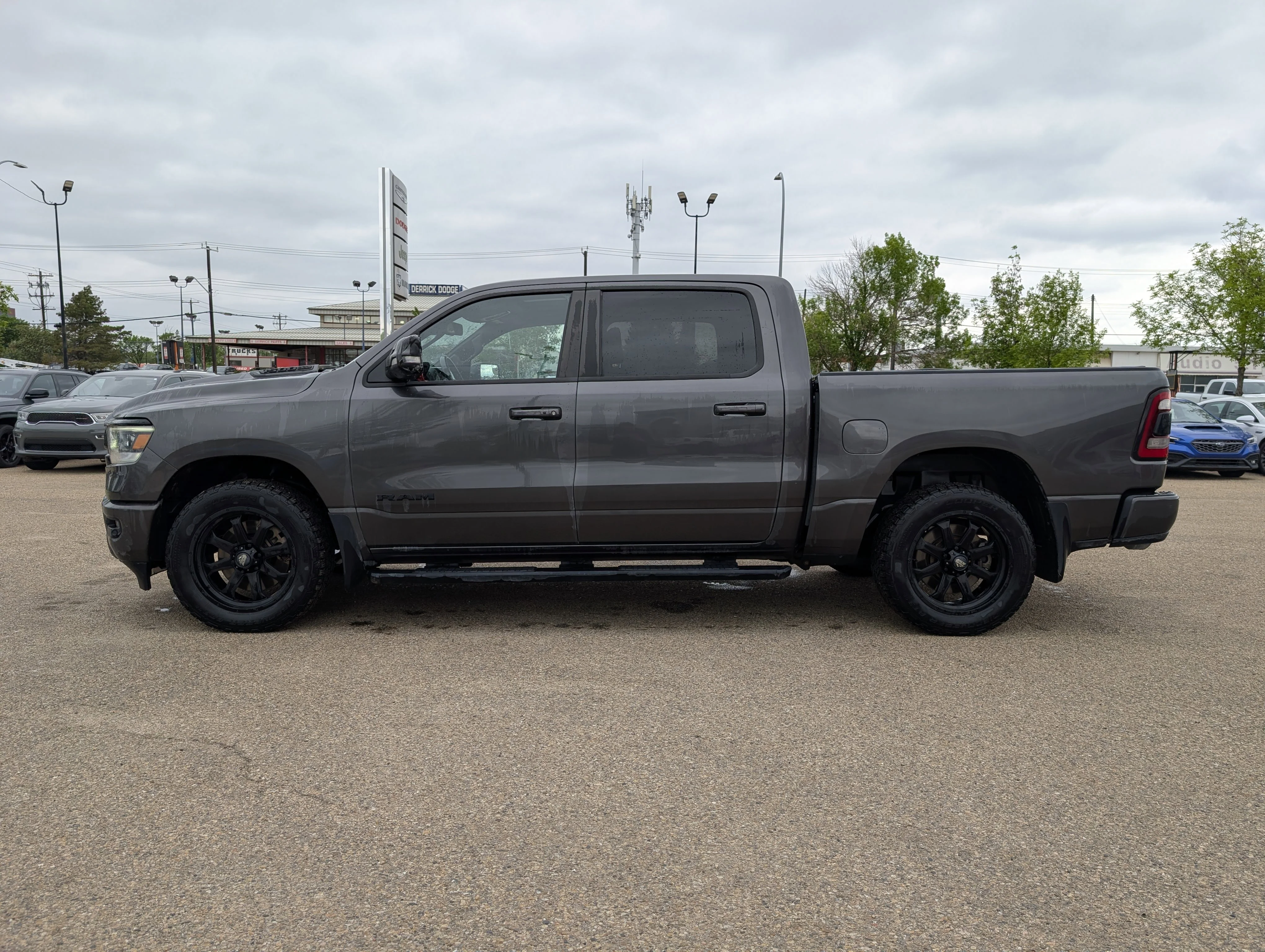 Used 2020 Granite Crystal Metallic Ram Sport image 10