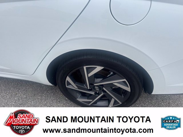 Used 2025 White Hyundai SEL Convenience image 9
