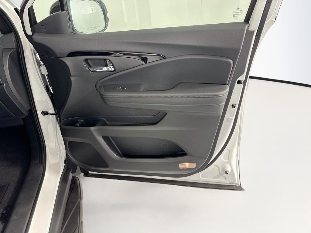 New 2026 Platinum White Pearl Honda Black Edition image 25