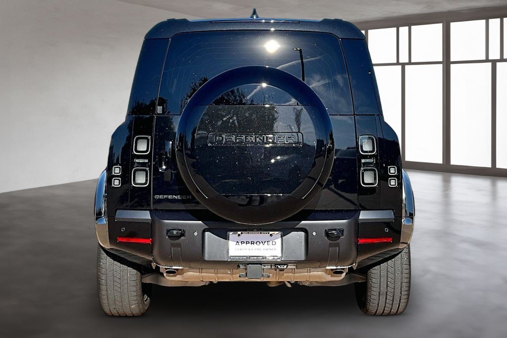 Certified Used 2026 Santorini Black Metallic Land Rover X-Dynamic SE image 4