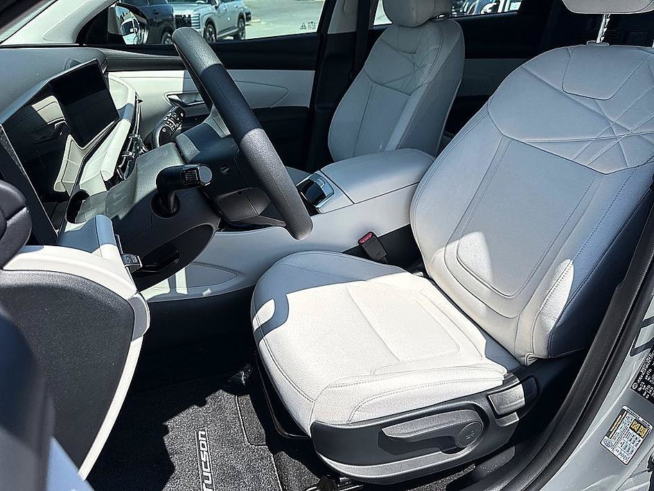New 2026 Hampton Gray Hyundai SE FWD image 9