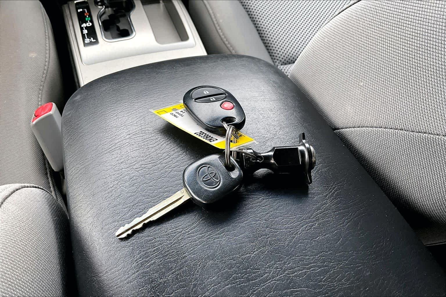 Used 2014 Spruce Mica Toyota  image 14