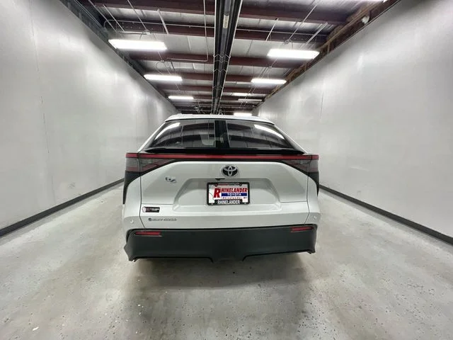 New 2026 Wind Chill Pearl <sup>1</sup> Toyota  XLE image 7