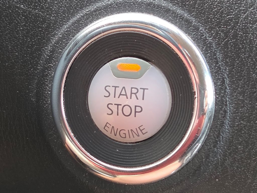 Used 2015 Gray Nissan SL image 34