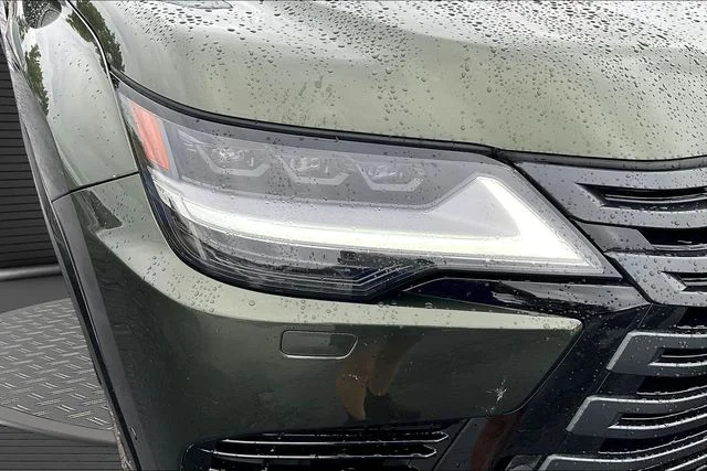 Used 2025 Green Lexus 700h Overtrail image 33