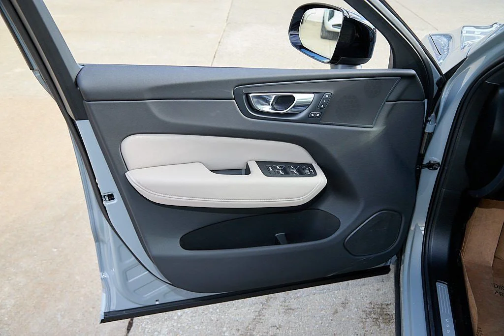 New 2026 Vapour Grey Volvo Core image 10