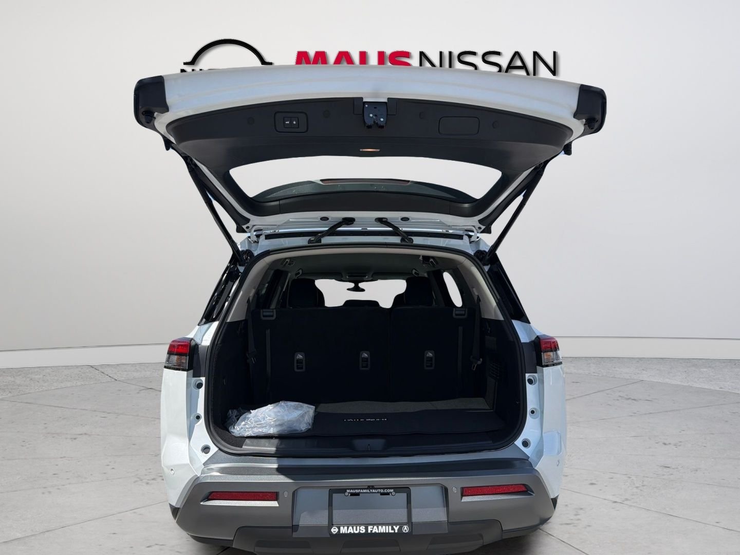 New 2026 White Nissan SL image 10