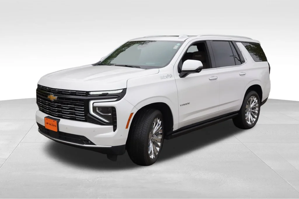Certified Used 2025 Iridescent Pearl Tricoat Chevrolet High Country image 11