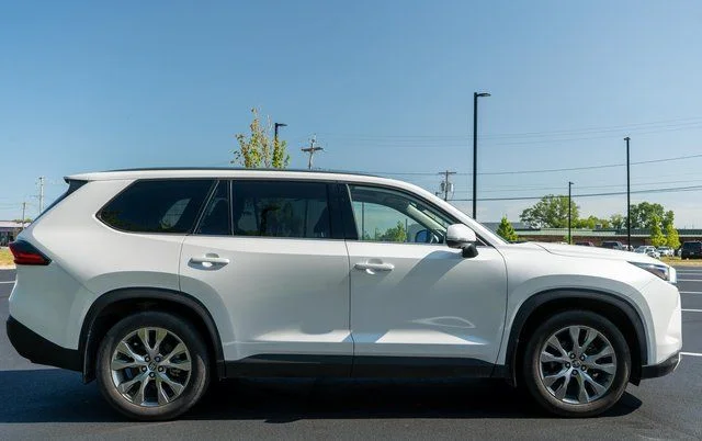 Used 2025 White Toyota  image 7