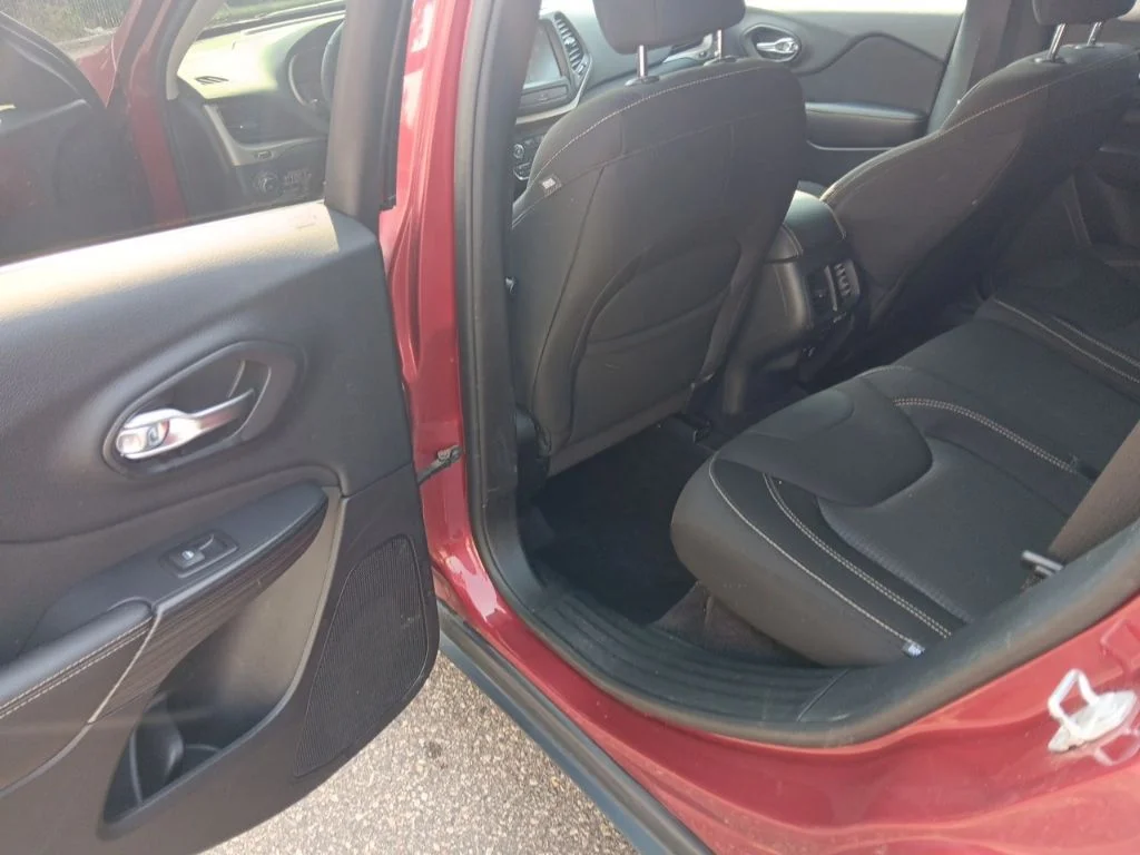 Used 2016 Deep Cherry Red Crystal Pearlcoat Jeep Latitude image 29