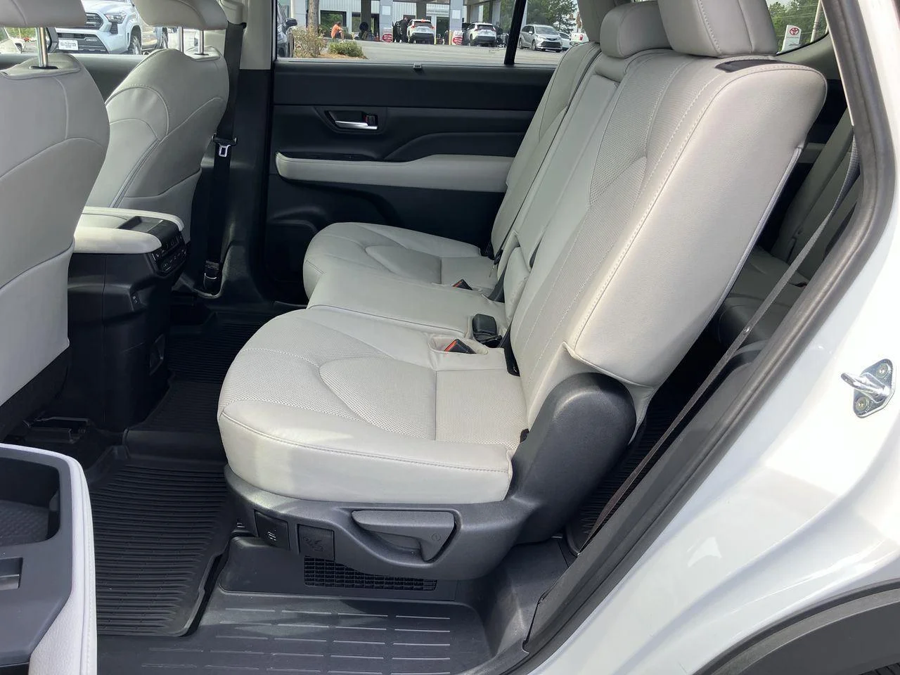 Certified Used 2025 White (Wind Chill Pearl) Toyota Limited image 26