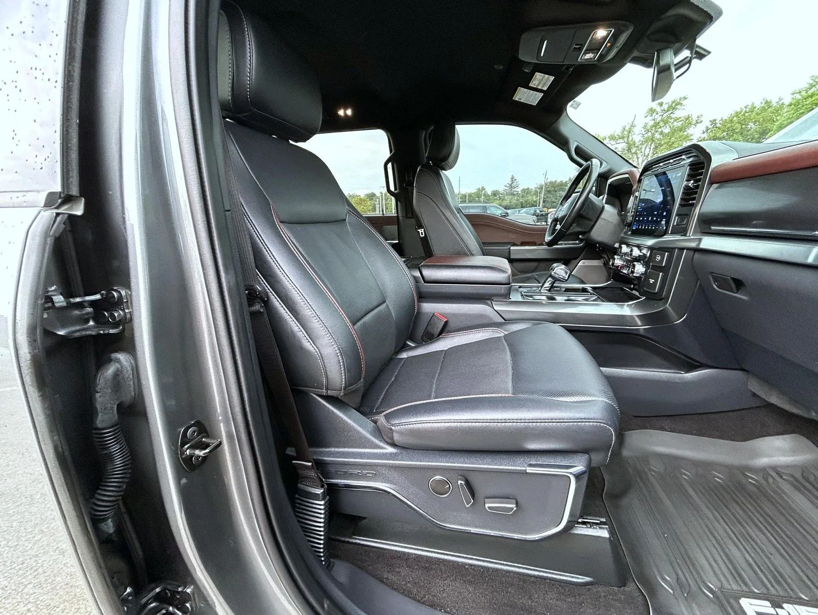 Used 2023 Gray Ford Lariat image 15