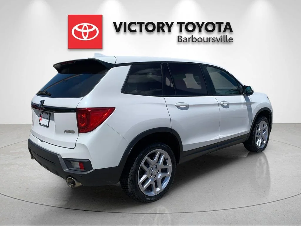 Used 2024 White Honda EX-L image 7