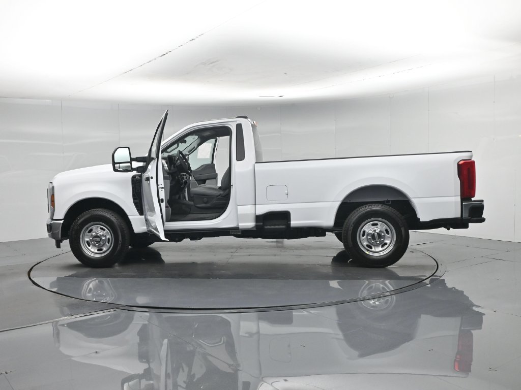 New 2027 Oxford White Ford XL image 30
