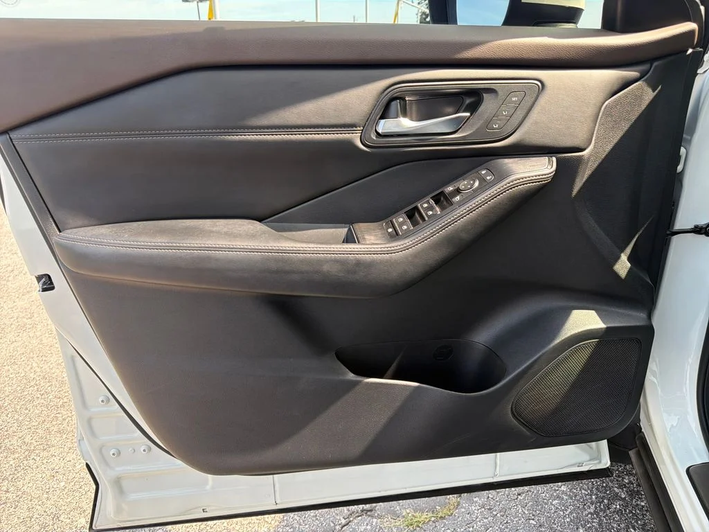 Used 2023 White Nissan SL image 26